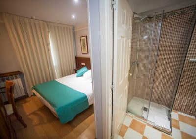 Habitación doble con baño del Hotel Alba de Soria
