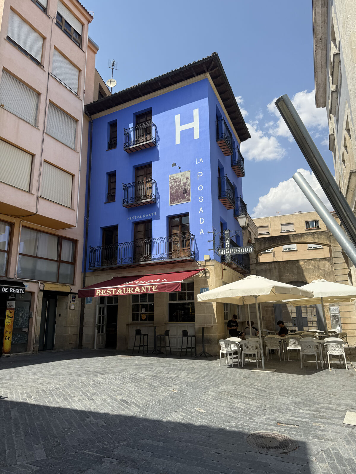 Terraza de la Cafetería La Posada en la Plaza de San Clemente